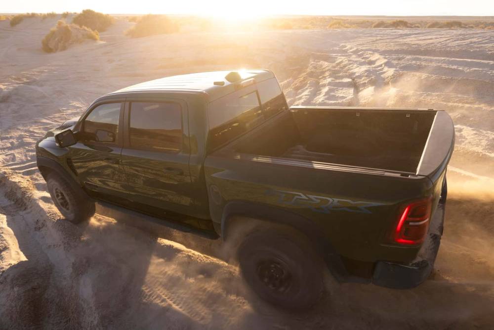 Η θριαμβευτική επανεμφάνιση του Ram TRX με 777 ίππους 19 2027-ram-1500-srt-trx (6)
