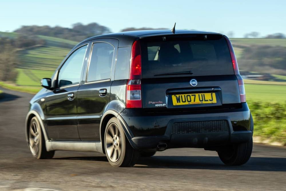 Ποια χαρακτηριστικά καθιστούν το Fiat Panda 100HP ξεχωριστό;