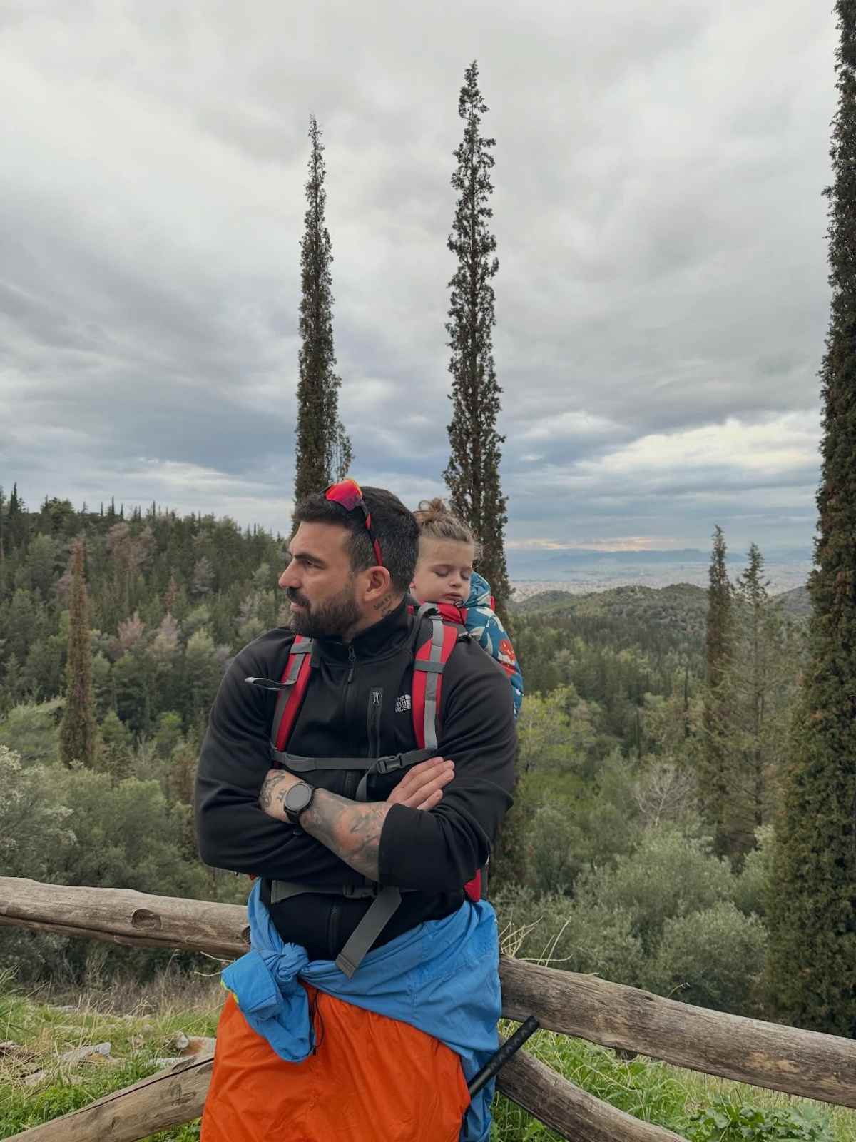 Αλεξάνδρου: «Οι μπαμπάδες δεν είμαστε απλά συνοδευτικοί, αποτελούμε κι εμείς ένα σημαντικό κομμάτι» 2 Ο Δημήτρης Αλεξάνδρου με τον γιο του, Πάρη