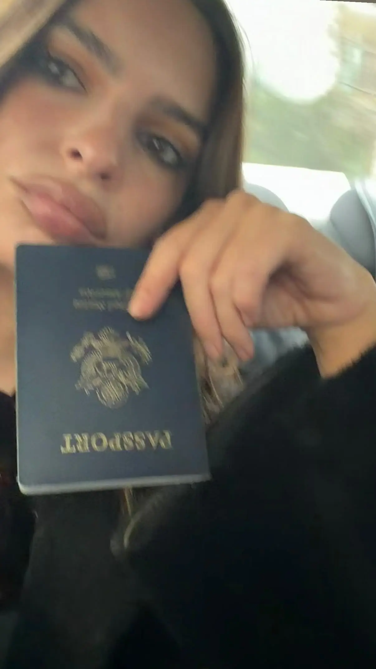 H ανάρτηση της Έμιλι Ραταϊκόφσκι από την Αθήνα