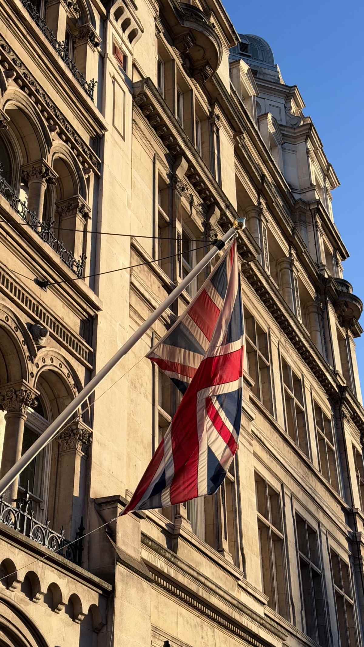 Ιωάννα Τούνη: Ρομαντική εξόρμηση στο Λονδίνο με τον αγαπημένο της, Δημήτρη (Φωτογραφίες – Βίντεο) 6 Η ανάρτηση της Ιωάννας Τούνη από το Λονδίνο