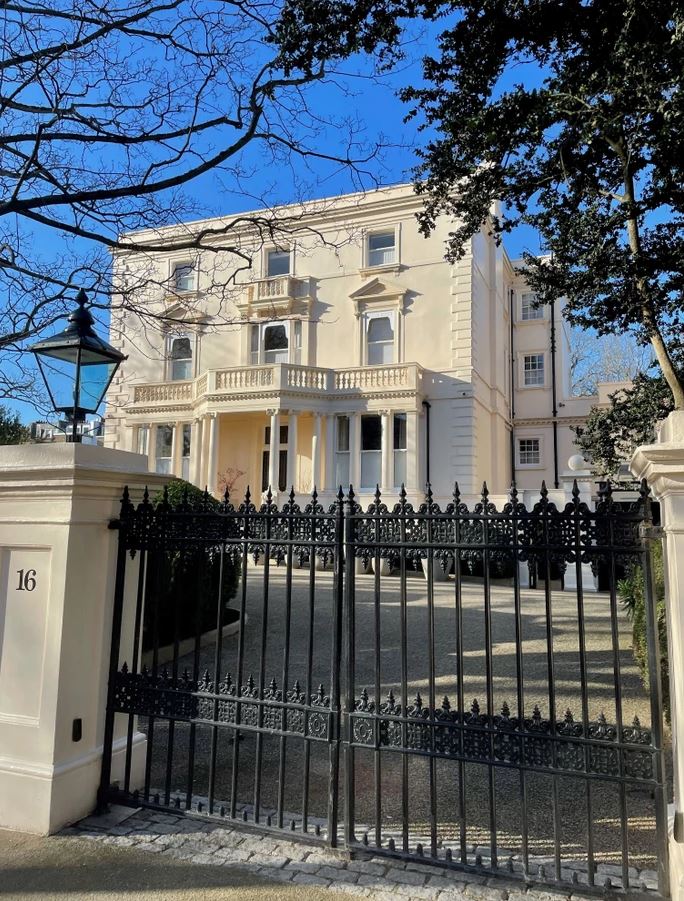 Γερμανία: Η κρυφή περιουσία του Αμπράμοβιτς που «πυροδότησε» την έρευνα στη Deutsche Bank – Πού κατέληξαν τα δισεκατομμύρια από την πώληση της Τσέλσι;