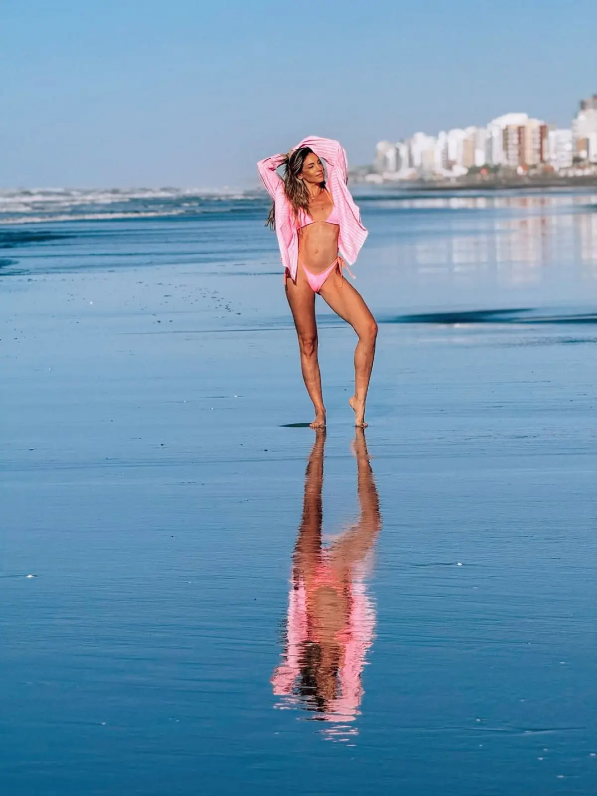 Αθηνά Οικονομάκου: Φωτογραφίζεται σε ακτή της Αργεντινής με ροζ μπικίνι (Εικόνες) 18 Η Αθηνά Οικονομάκου στην Αργεντινή