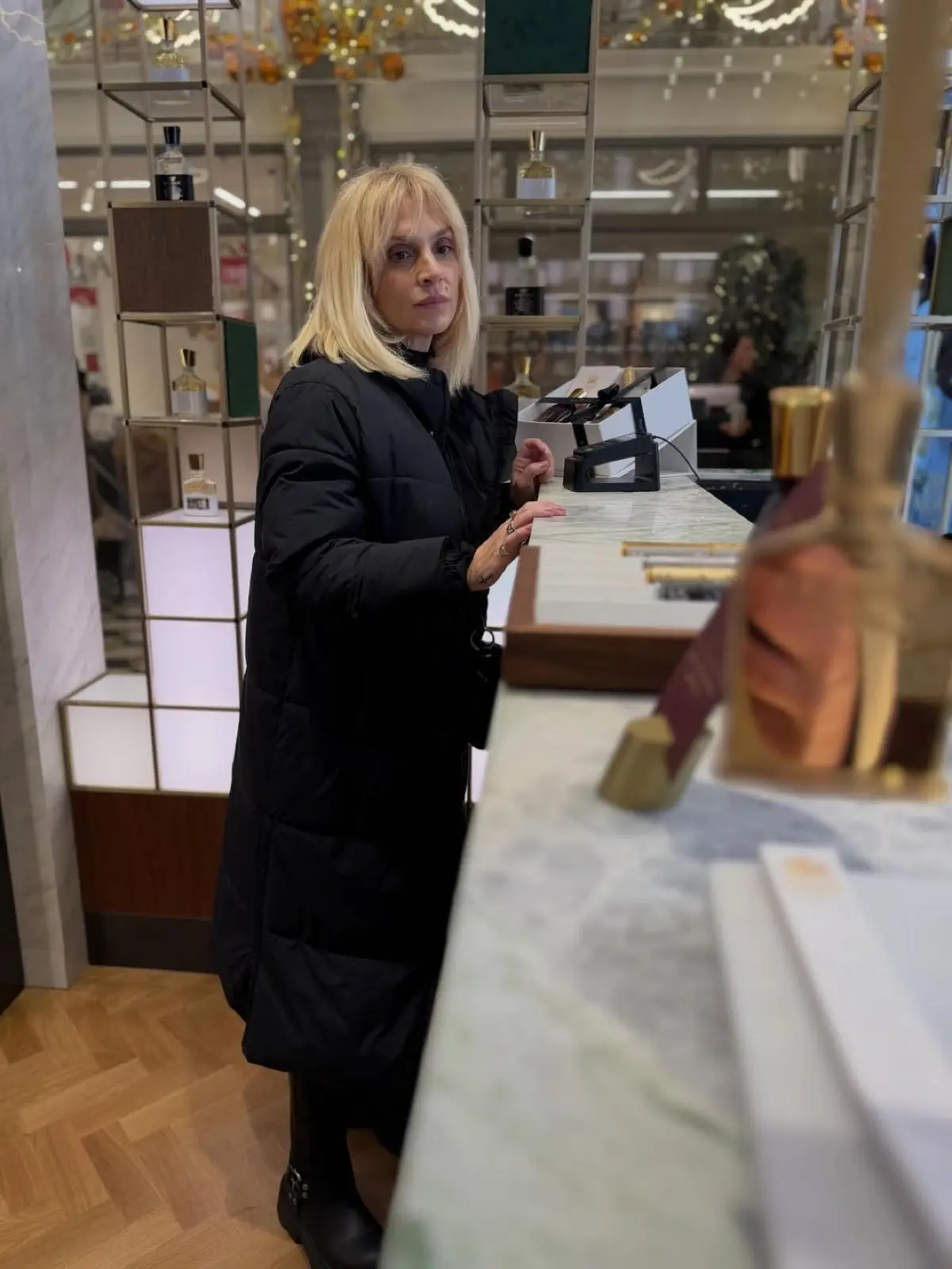 Ελεωνόρα Ζουγανέλη – Το άλμπουμ με τις ανέκδοτες φωτογραφίες της από το Λονδίνο: «Η πίστη στο άγνωστο…» 16 Ελεωνόρα Ζουγανέλη