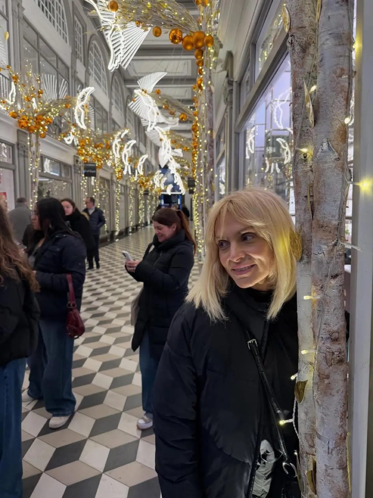 Ελεωνόρα Ζουγανέλη – Το άλμπουμ με τις ανέκδοτες φωτογραφίες της από το Λονδίνο: «Η πίστη στο άγνωστο…» 19 Ελεωνόρα Ζουγανέλη