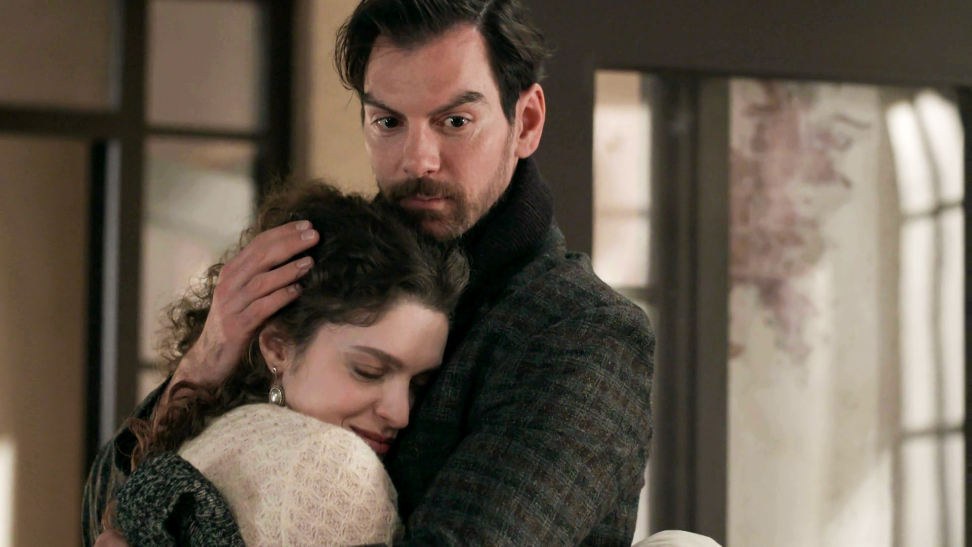 Grand Hotel: Η Αλίκη πέφτει στην αγκαλιά του Πέτρου, απόψε στις 21:00 στον ΑΝΤ1