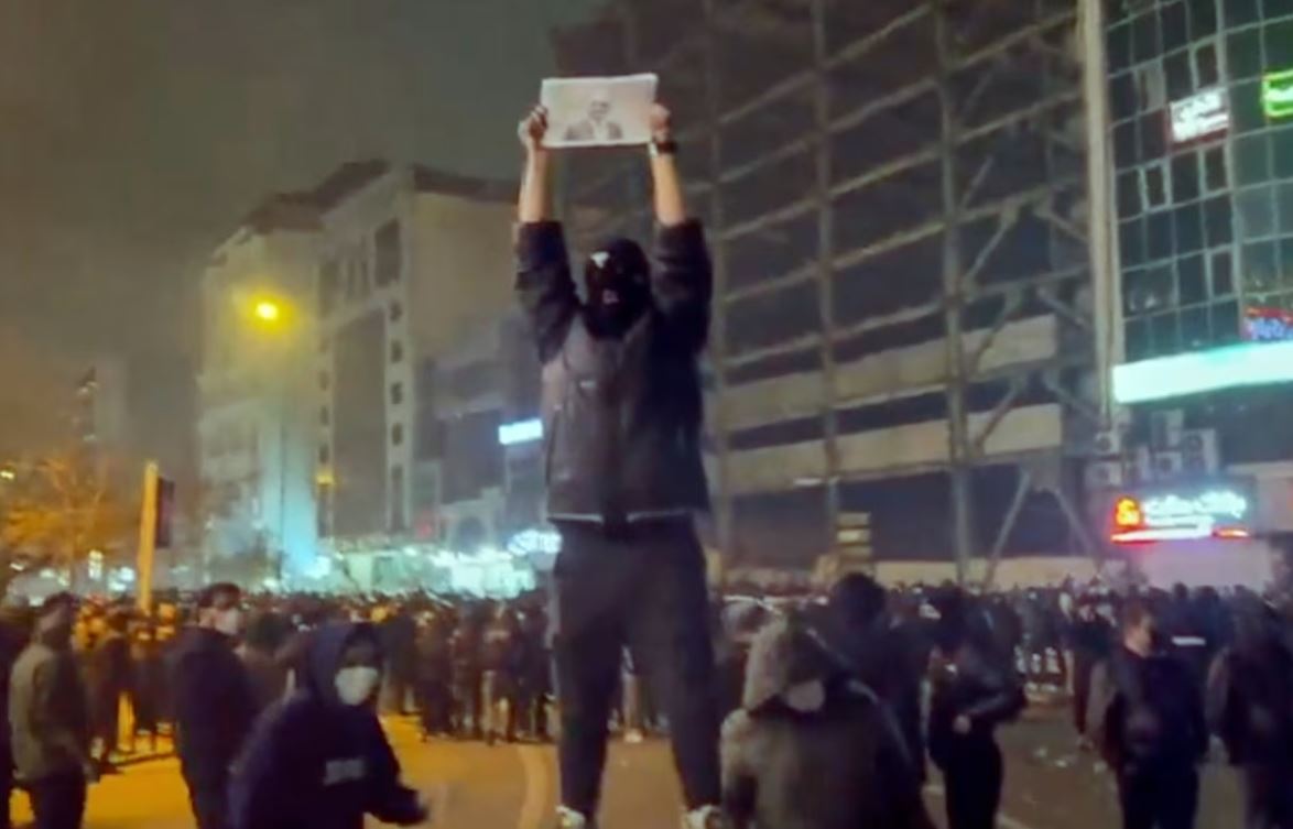 Ιράν: Πώς το καθεστώς επανέκτησε την εξουσία – Οι λεπτομέρειες της πρωτοφανούς καταστολής και τα ερωτήματα για το μέλλον του κινήματος αντίστασης