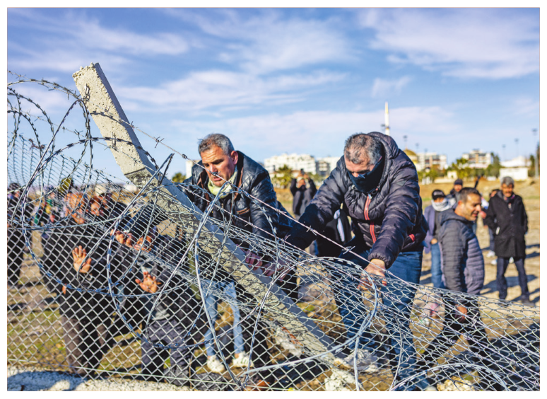 "Στην αιχμή του ξυραφιού"
