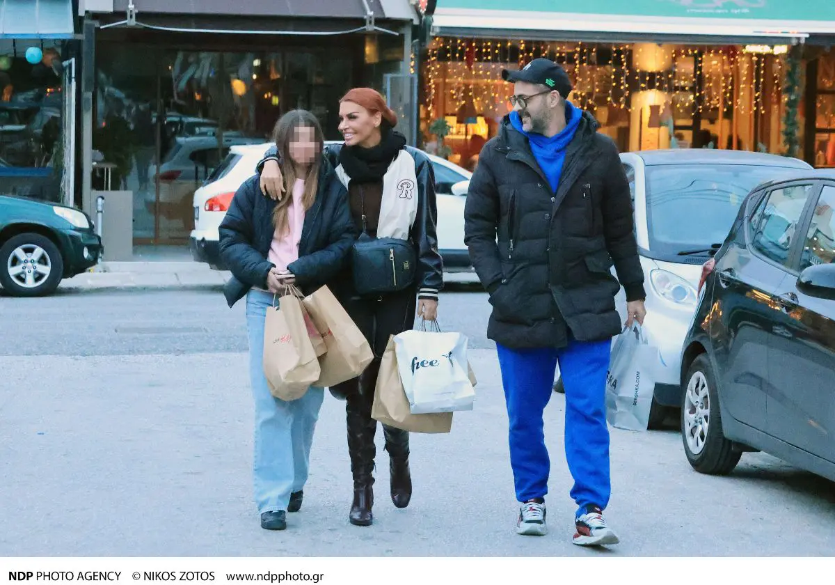 Νίνα Λοτσάρη: Περίπατος στη Γλυφάδα με τον αγαπημένο και την κόρη της, Ερωφίλη 9 Η Νίνα Λοτσάρη με τον σύντροφο και την κόρη της