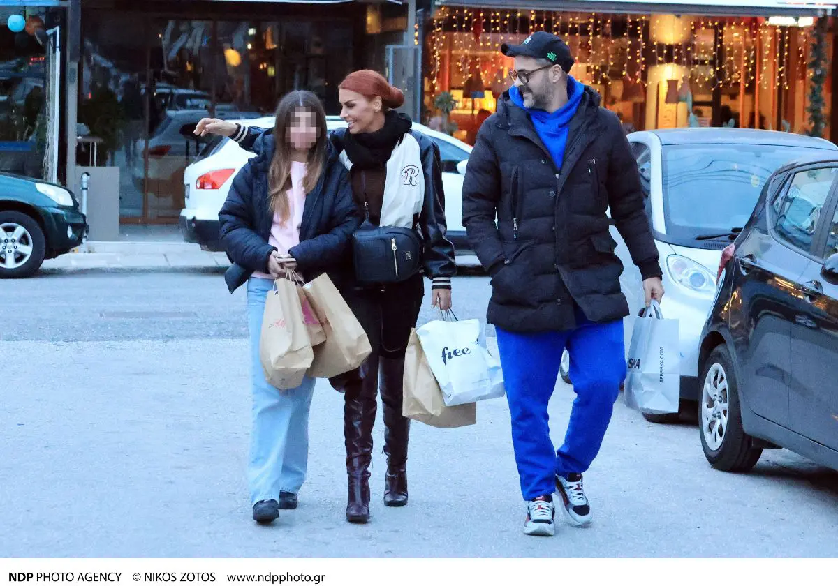 Νίνα Λοτσάρη: Περίπατος στη Γλυφάδα με τον αγαπημένο και την κόρη της, Ερωφίλη 8 Η Νίνα Λοτσάρη με τον σύντροφο και την κόρη της