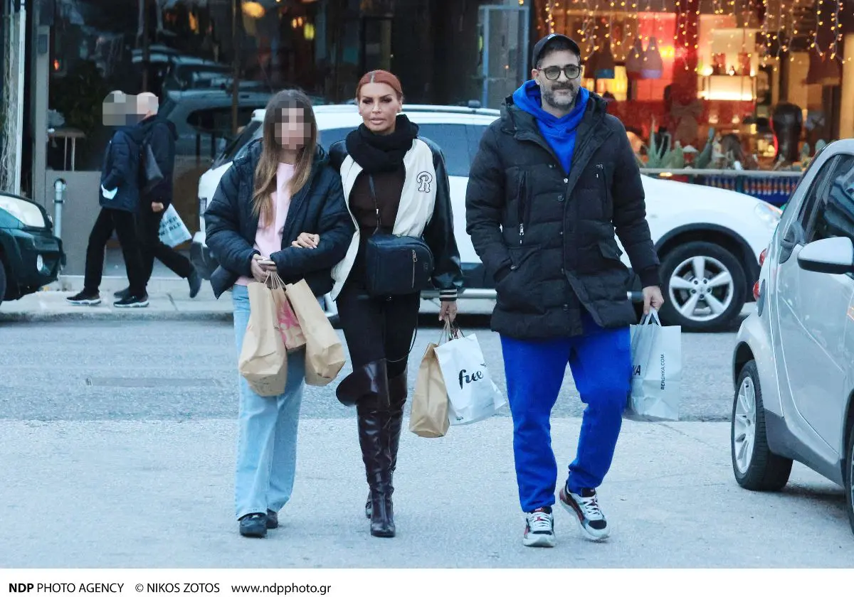 Νίνα Λοτσάρη: Περίπατος στη Γλυφάδα με τον αγαπημένο και την κόρη της, Ερωφίλη 6 Η Νίνα Λοτσάρη με τον σύντροφο και την κόρη της