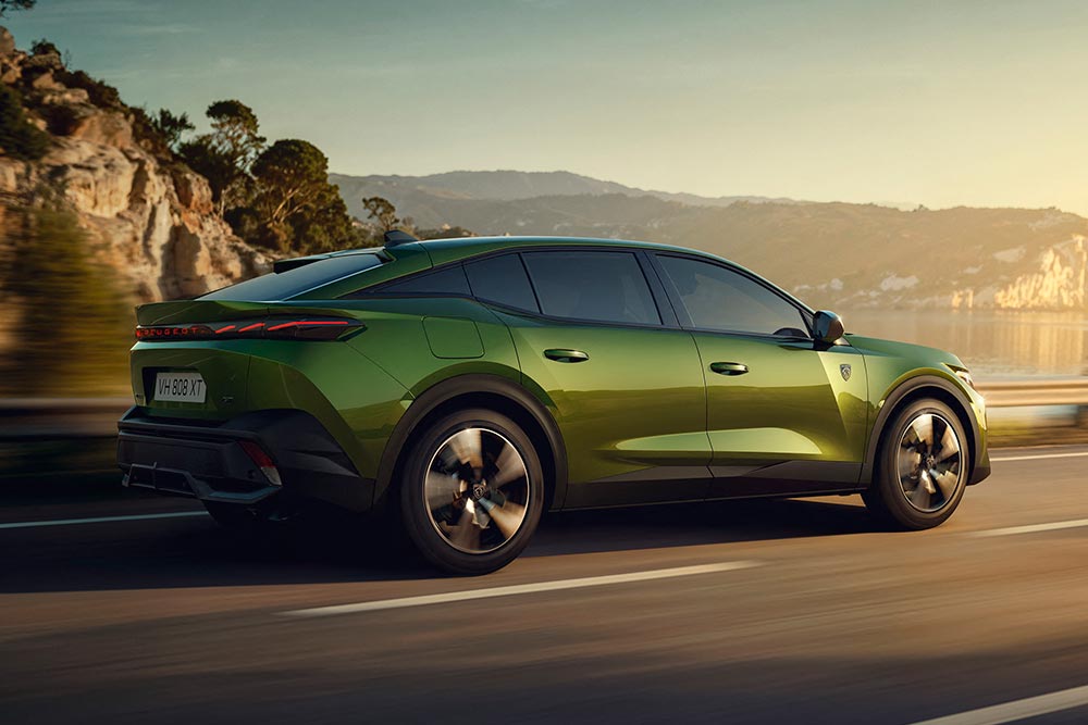 Ανανεωμένο και πιο θεαματικό Peugeot 408