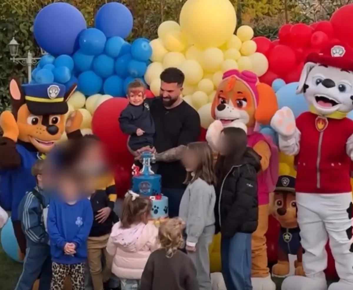 Δημήτρης Αλεξάνδρου: Γενέθλια για τον Πάρη – Δείτε εικόνες και βίντεο από το πάρτι που διοργάνωσε 6 Το πάρτι του Δημήτρη Αλεξάνδρου για τον Πάρη