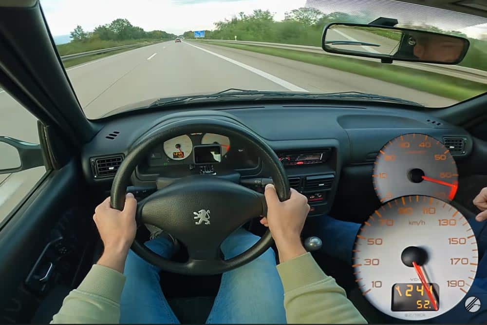 Ψεύτικο Peugeot 106 Rallye παραπλανά το κοινό