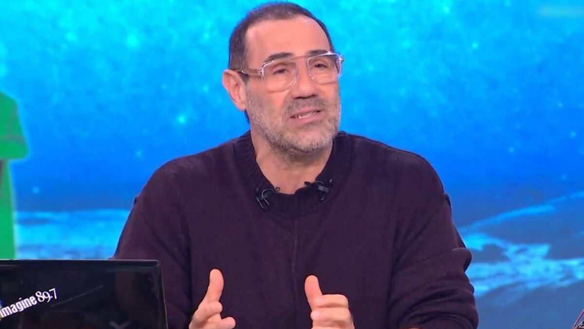 Home 51 Νέα άφιξη στο Ράδιο Αρβύλα: Η αποκάλυψη του Αντώνη Κανάκη