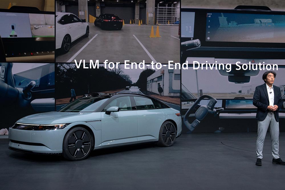 SHM_Press_Conference_Izumi-Kawanishi_2