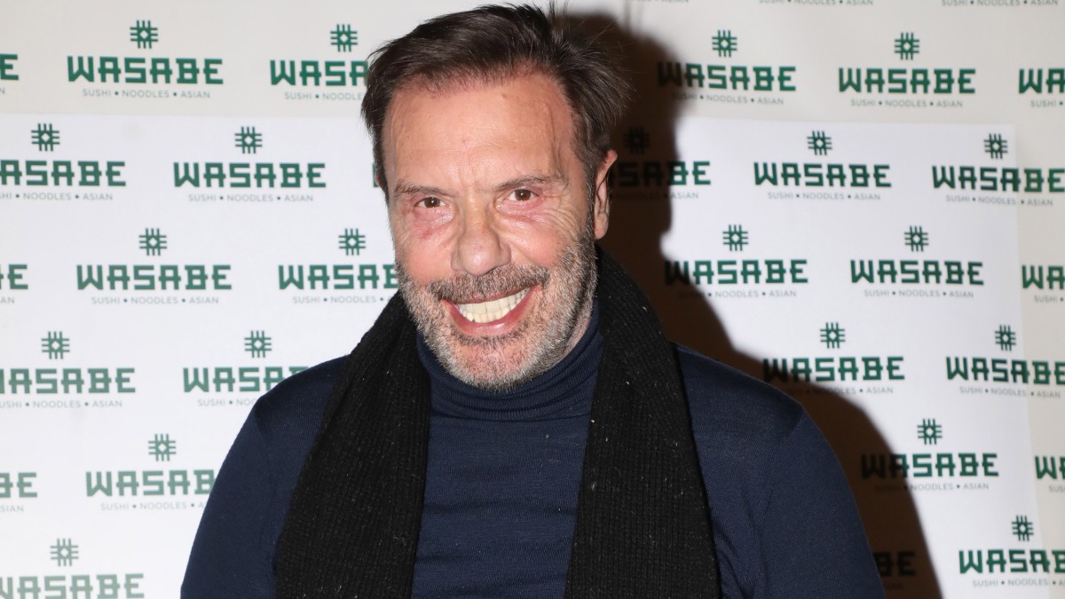 Στράτος Τζώρτζογλου: «Ζητώ συγγνώμη» – Το ατύχημα στα γυρίσματα και το ψέμα που είπε στο ξεκίνημα της καριέρας του