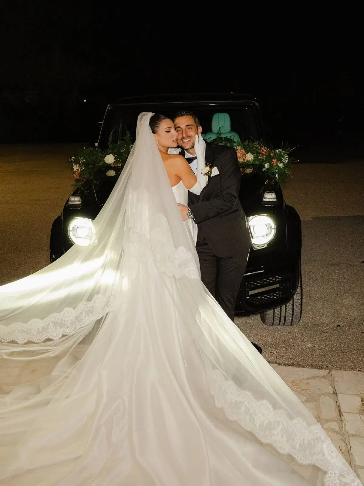 Σάκης Κατσούλης & Μαριαλένα Ρουμελιώτη: «Αιώνια ενωμένοι» – Το μαγευτικό άλμπουμ του γάμου τους 10 Σάκης Κατσούλης, Μαριαλένα Ρουμελιώτη γάμος