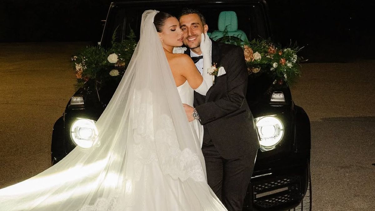 Σάκης Κατσούλης & Μαριαλένα Ρουμελιώτη: «Αιώνια ενωμένοι» – Το μαγευτικό άλμπουμ του γάμου τους