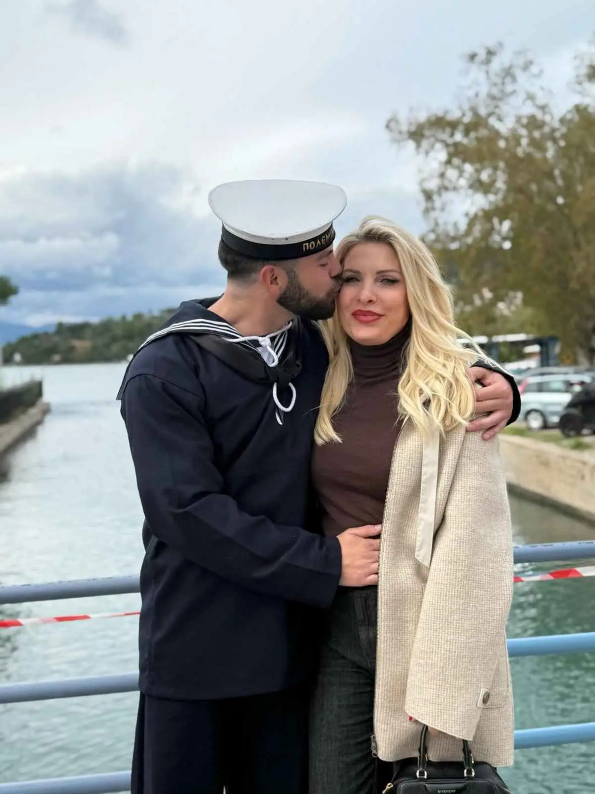 Άγγελος Λάτσιος: Αποχώρησε προσωρινά από το Ναυτικό – Ο προορισμός που διάλεξε 4 Ο Άγγελος Λάτσιος με την Ελένη Μενεγάκη