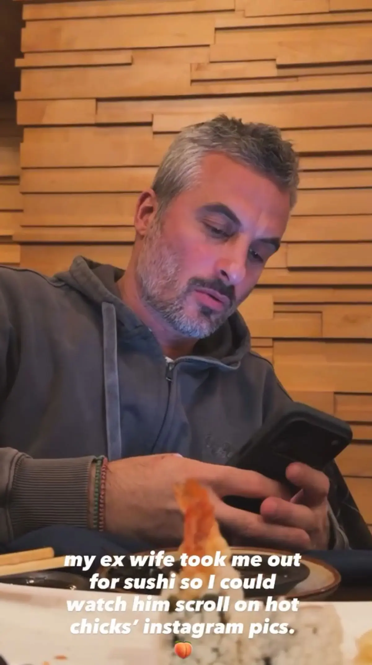 Σοφία Καρβέλα: «Η πρώην σύζυγός μου με πήγε για σούσι για να βλέπει φωτογραφίες άλλων» 2 Θανάσης Πανουργιάς