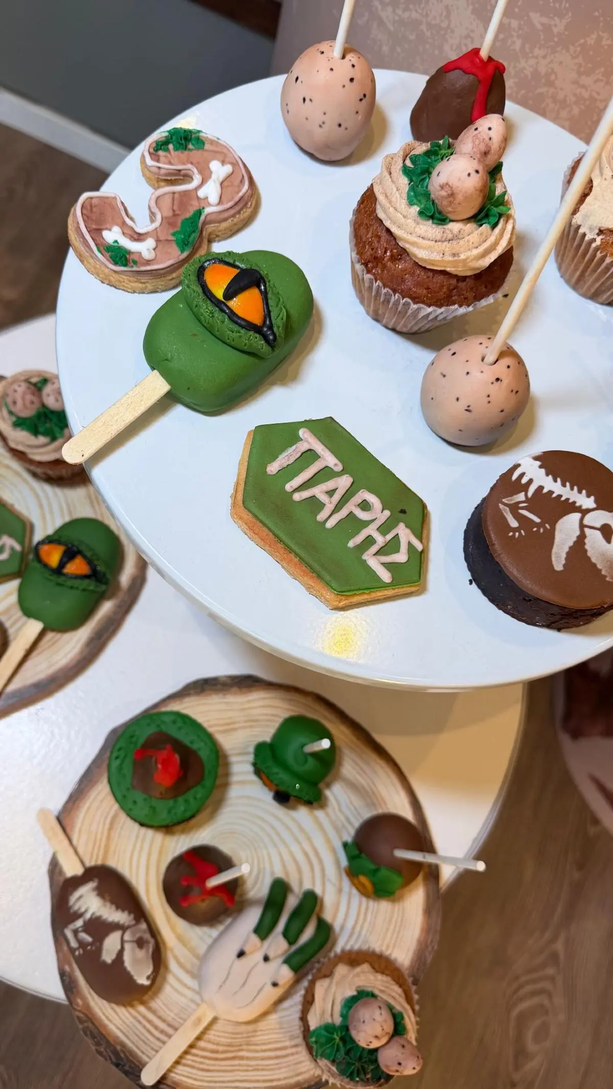 Στιγμιότυπο από το πάρτι της Ιωάννας Τούνη για τον Πάρη