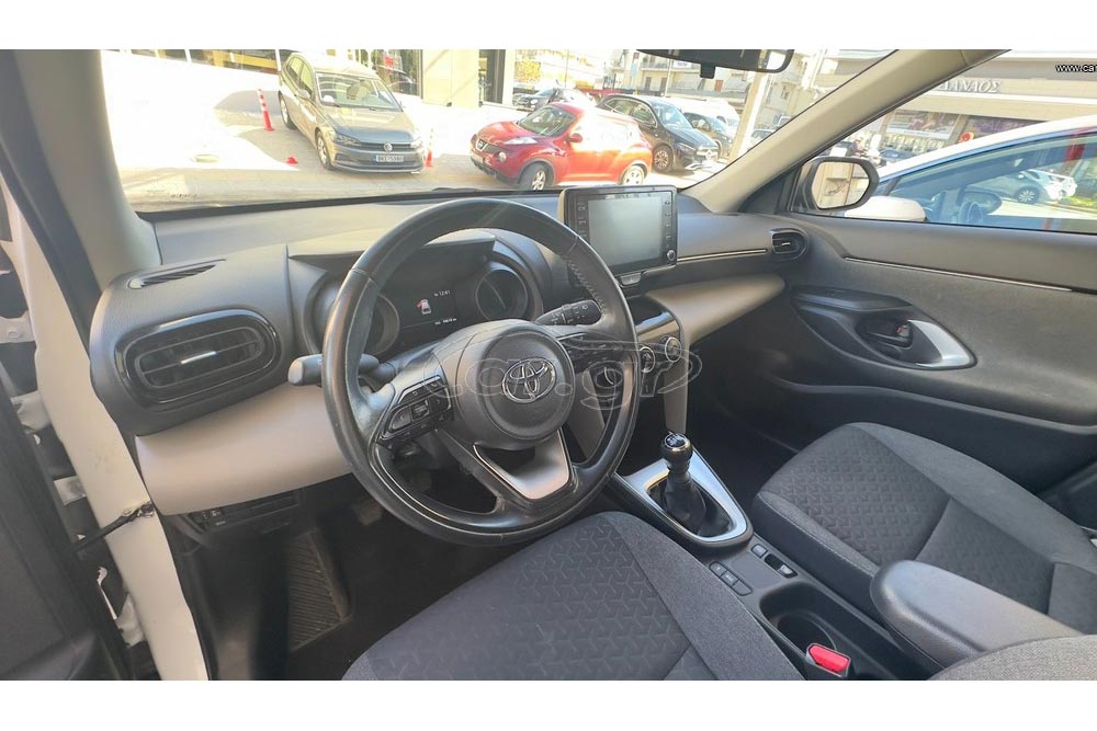 Toyota-Yaris-Cross-2022-4