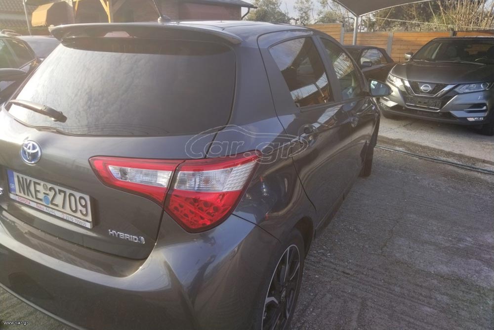 Toyota-Yaris-Hybrid-2019-used-2