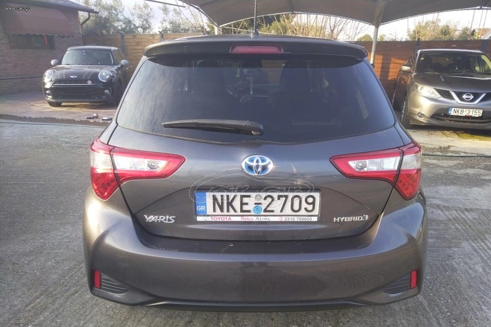 Toyota-Yaris-Hybrid-2019-used-3
