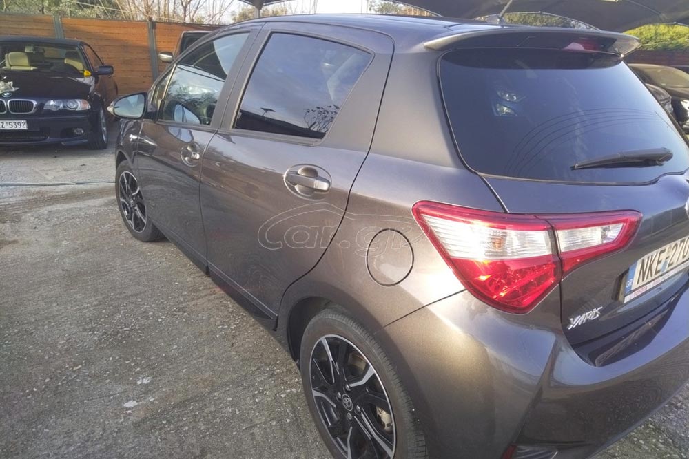 Toyota-Yaris-Hybrid-2019-used-4