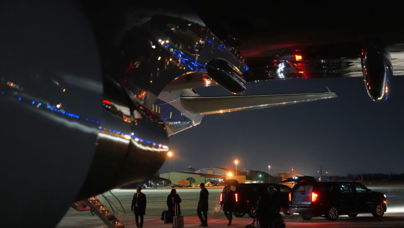 Ντόναλντ Τραμπ: Επιβιβάστηκε σε νέο αεροσκάφος και κατευθύνεται στο Νταβός μετά τη βλάβη στο Air Force One