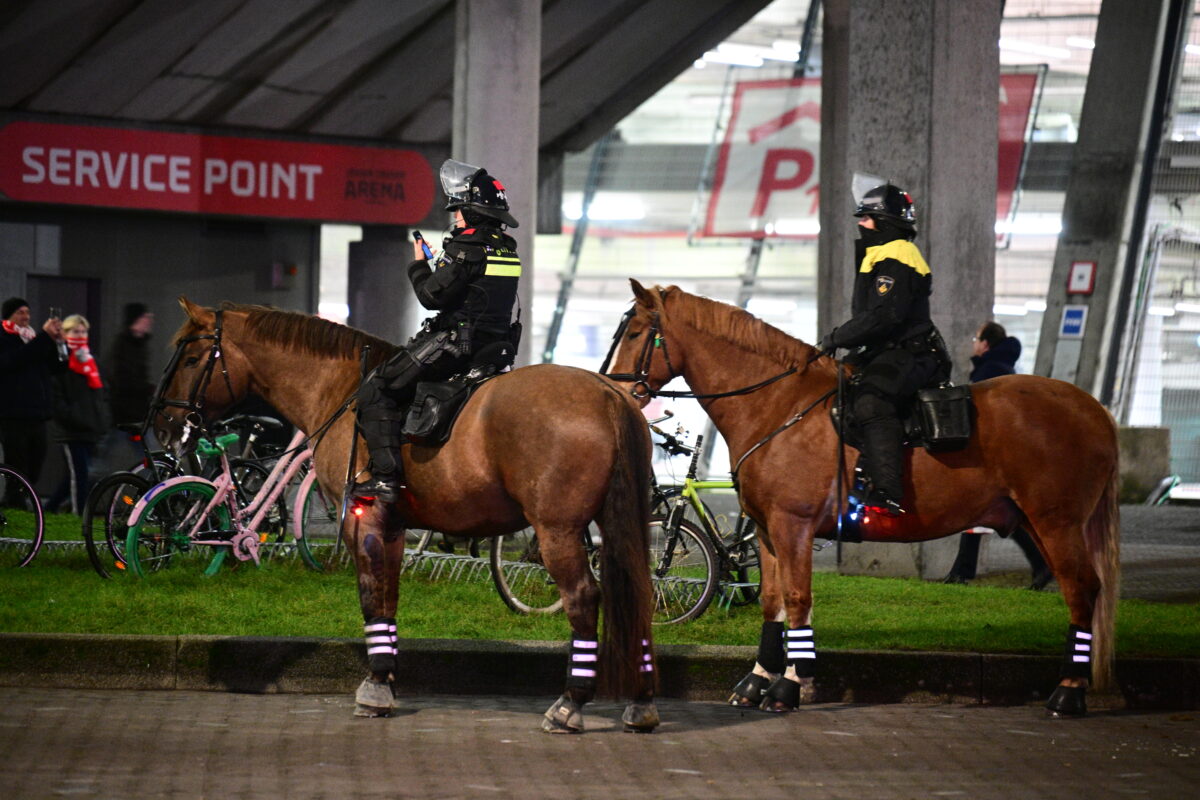 Άγιαξ – Ολυμπιακός: Η υποδοχή των Πειραιωτών στην Johan Cruyff Arena και η ερυθρόλευκη κερκίδα