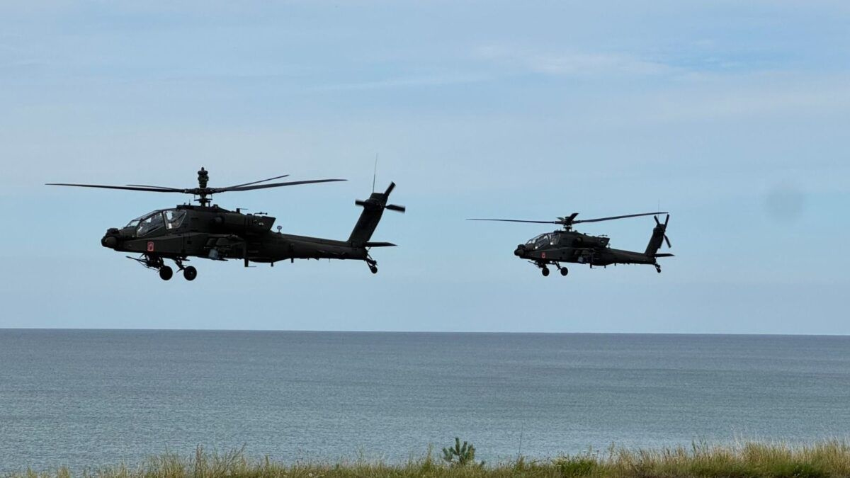 Αεροπορία Στρατού: Ξεχωρίζει το «πιλοτικό» ελικόπτερο Apache A+ με αληθινές βολές μέρα και νύχτα