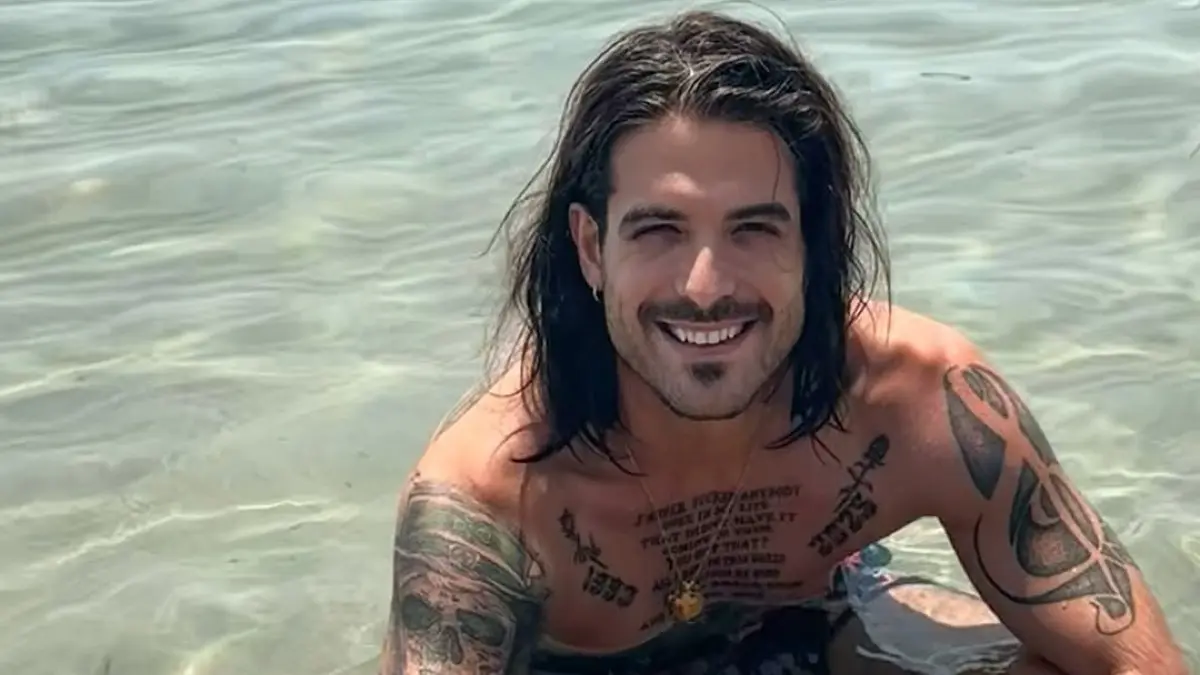 Άρης Μουγκοπέτρος: Χάρισε τα μαλλιά του σε ασθενείς με καρκίνο 2 Η ανάρτηση του Άρη Μουγκοπέτρου στο Instagram