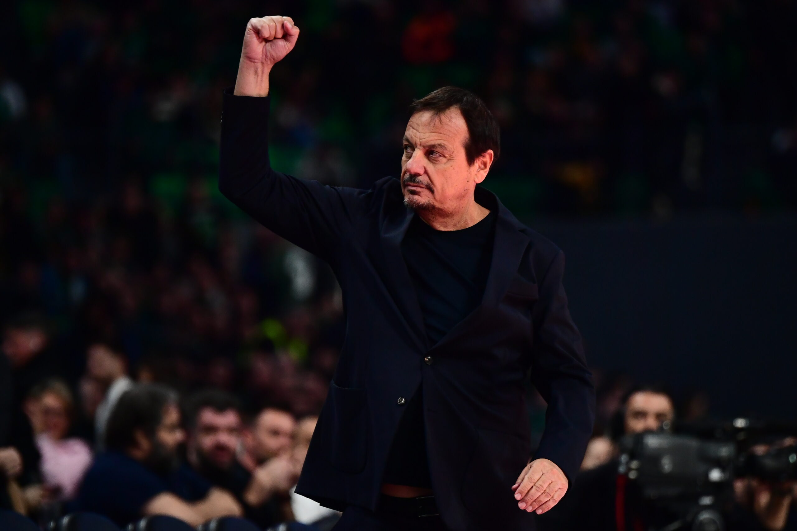 Ο Εργκίν Αταμάν εισήλθε με υψωμένες γροθιές στο Παναθηναϊκός – Βίρτους Μπολόνια