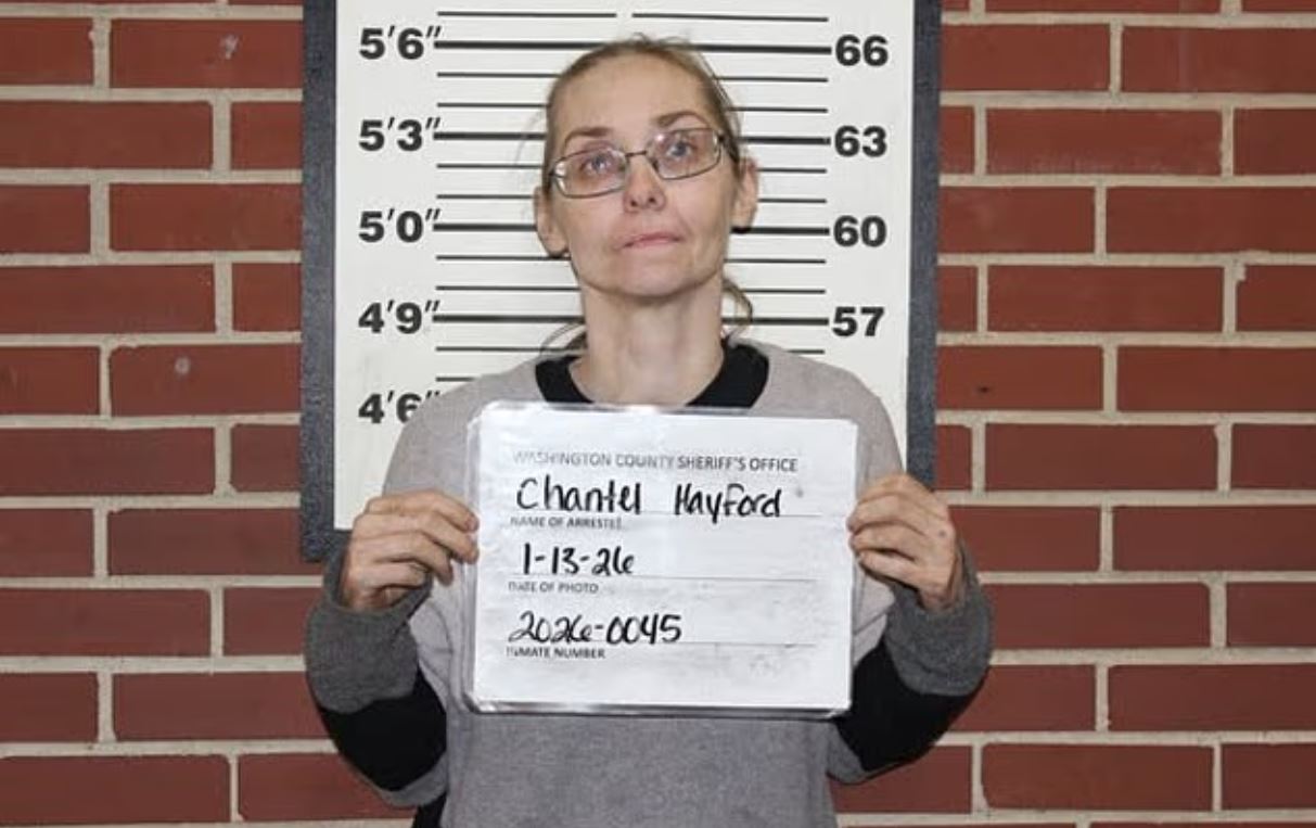 Σοκ: Ζευγάρι φυλάκιζε παιδιά σε κοτέτσι και τα ανάγκαζε να μάχονται – Η μητέρα παραχώρησε την επιμέλειά τους για ένα κινητό 4 Σοκ: Ζευγάρι φυλάκιζε παιδιά σε κοτέτσι και τα ανάγκαζε να μάχονται – Η μητέρα παραχώρησε την επιμέλειά τους για ένα κινητό