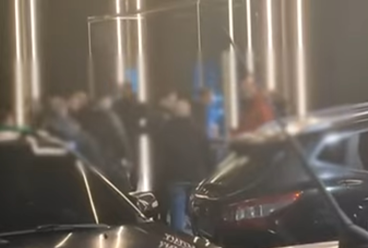 Πετρούπολη: Εισήλθαν 7 ανήλικοι σε κλαμπ και τους σέρβιραν ποτά – Συνελήφθη ο διαχειριστής