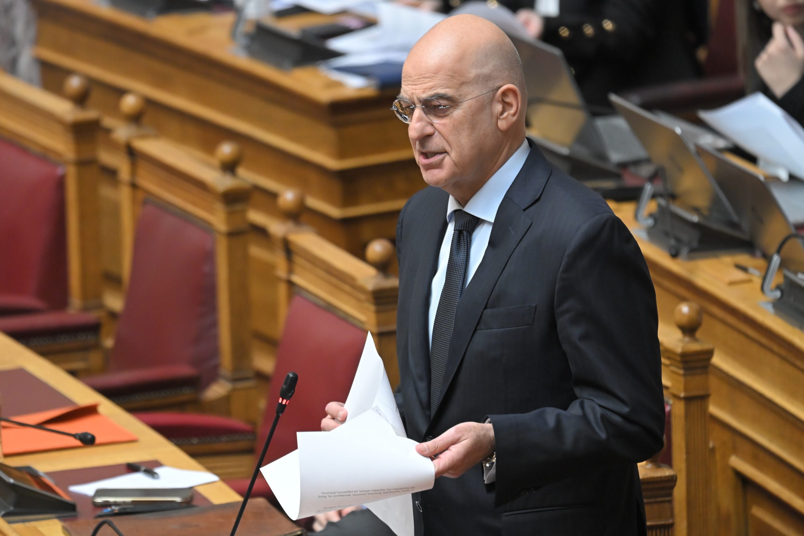 Δένδιας στη Βουλή: Εθνική υποχρέωση η εξορθολογισμός στις Ένοπλες Δυνάμεις