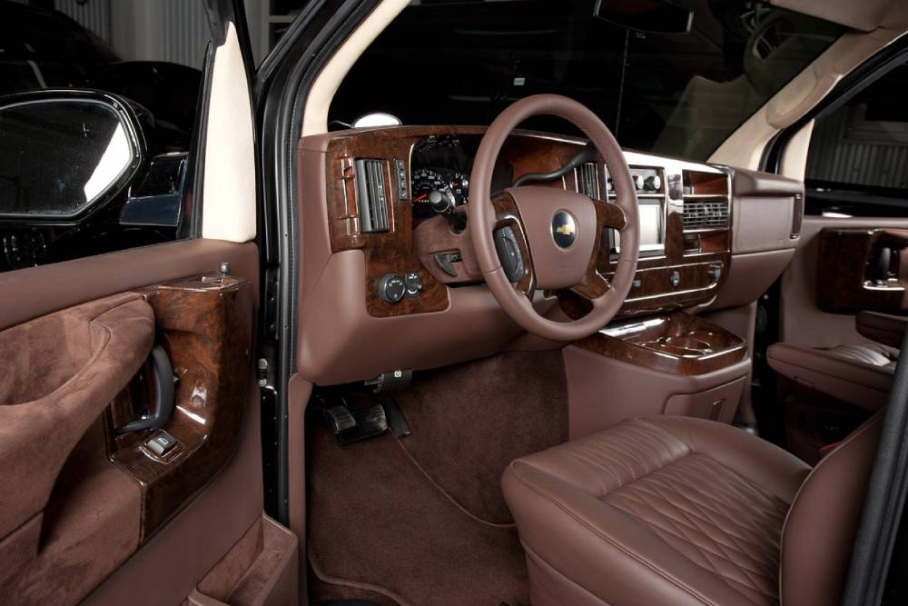 Το 32χρονο νέο V8 βαν με πάνω από 400 άλογα 23 depp_at_chevrolet_express_explorer_7