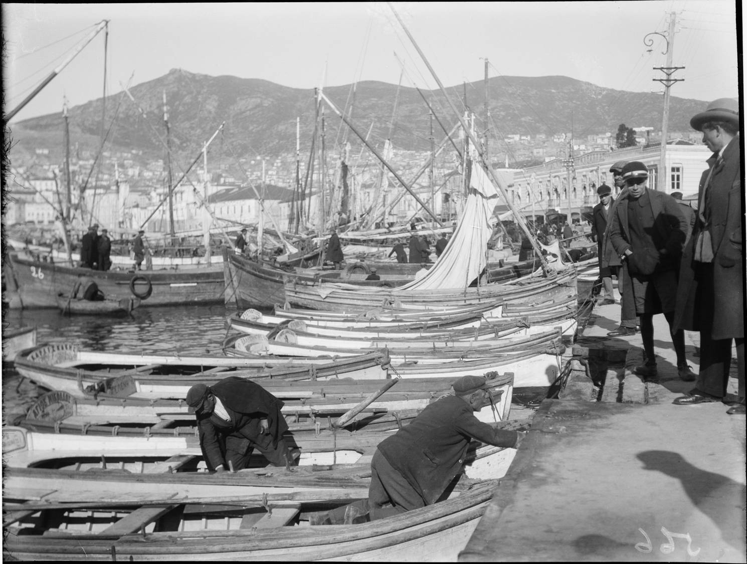Αναλλοίωτες αναμνήσεις: Η ιστορία των ψαράδων της Καβάλας, τα καΐκια από το Τσεσμέ και η ατραξιόν (φωτό) 9 Αναλλοίωτες αναμνήσεις: Η ιστορία των ψαράδων της Καβάλας, τα καΐκια από το Τσεσμέ και η ατραξιόν (φωτό)