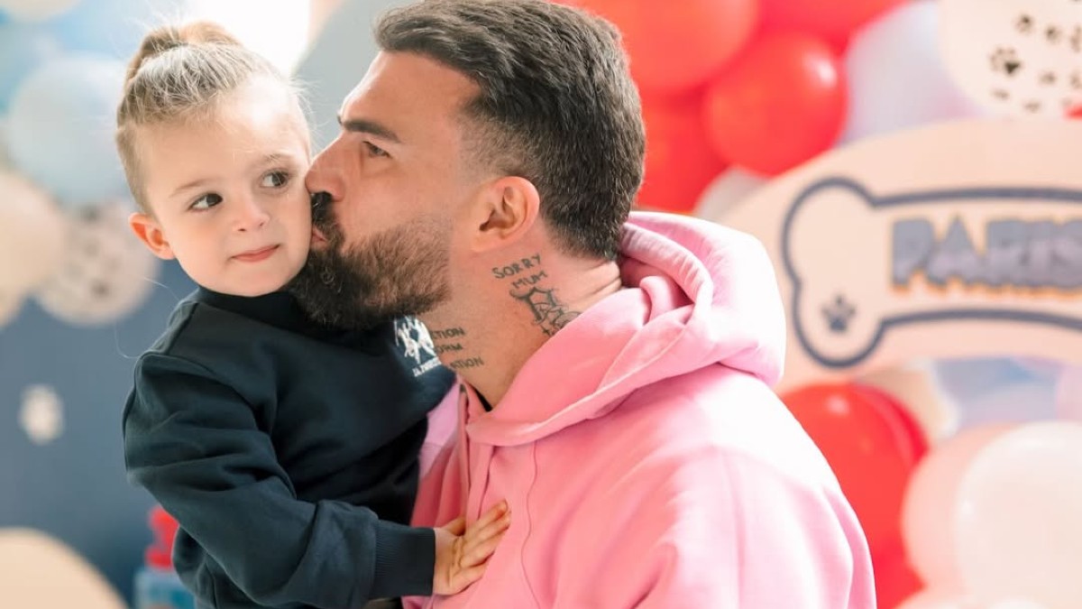 Δημήτρης Αλεξάνδρου: Οι ευχές στον γιο του, Πάρη, για τα γενέθλιά του – «Η πιο ισχυρή αιτία να χαμογελώ»