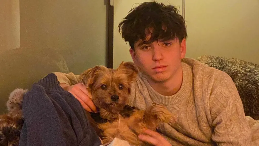 Ελβετία: «Βιώνουμε έναν εφιάλτη» – Οικογένειες εφήβων που χάθηκαν μετά τη φωτιά στο μπαρ «Le Constellation» ψάχνουν απεγνωσμένα ειδήσεις 7 Ο 16χρονος Ελβετός υπήκοος Άρθουρ Μπρόνταρντ Ελβετία φωτιά