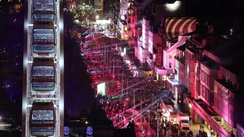 Ο πλανήτης καλωσόρισε το 2026 με εντυπωσιακά σόου και πυροτεχνήματα – Δείτε εικόνες και βίντεο