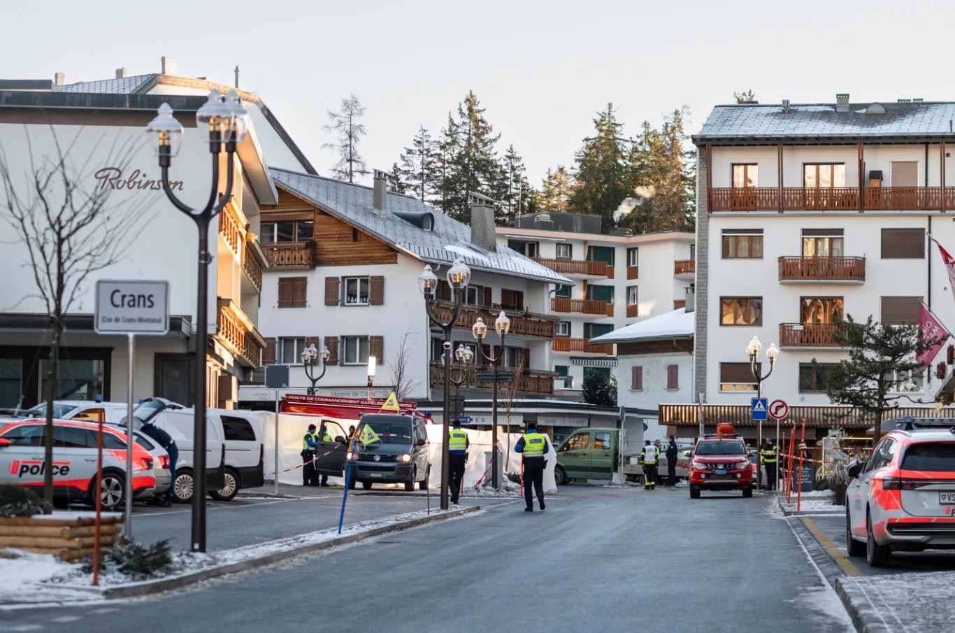 Ελβετία: Δύο Γαλλίδες περιγράφουν τις στιγμές πανικού στο μπαρ – «Η φωτιά προήλθε από ένα βεγγαλικό σε μπουκάλι σαμπάνιας»