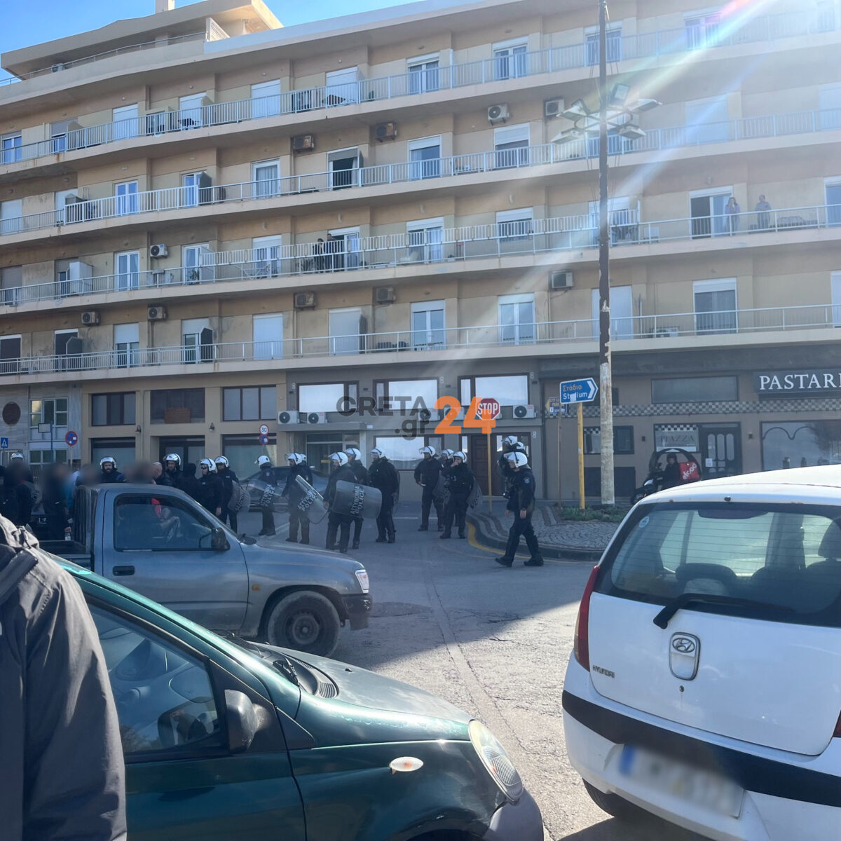 Ολυμπιακός – ΟΦΗ: Ένταση και μικροεπεισόδια μεταξύ οπαδών πριν τον τελικό του Betsson Super Cup