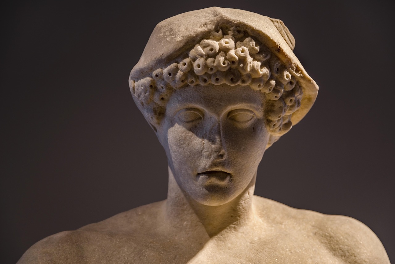 Εντυπωσιακή ανακάλυψη σε αρχαία ελληνική πόλη: Ανακαλύφθηκε κεφαλή αγάλματος Ερμή 1.800 ετών