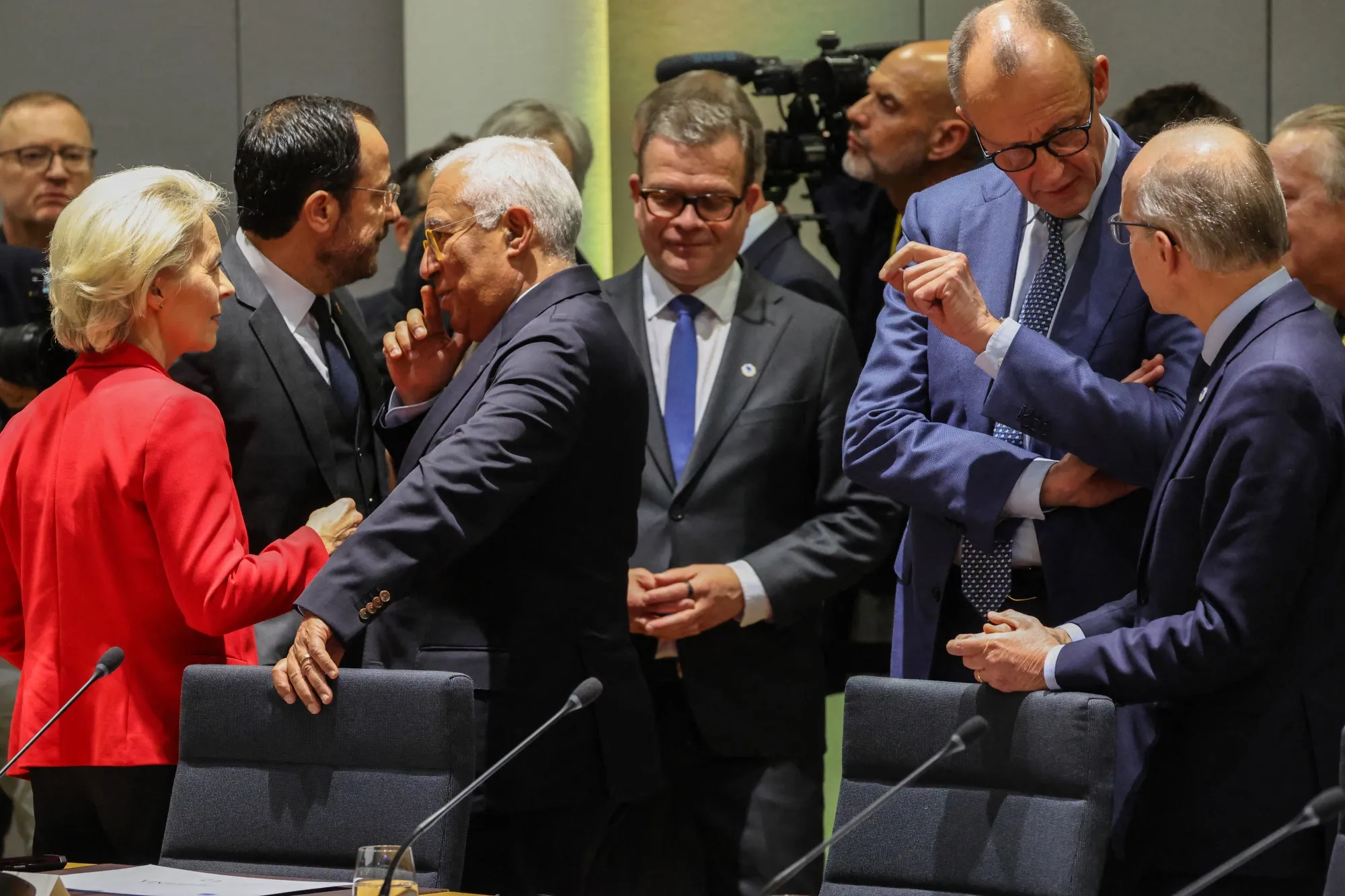 Η κατάρρευση των ψευδαισθήσεων: «Η στιγμή που οι ηγέτες της ΕΕ αποφάσισαν ότι η Ευρώπη πρέπει να συνεχίσει ανεξάρτητη» – Ανάλυση του Politico