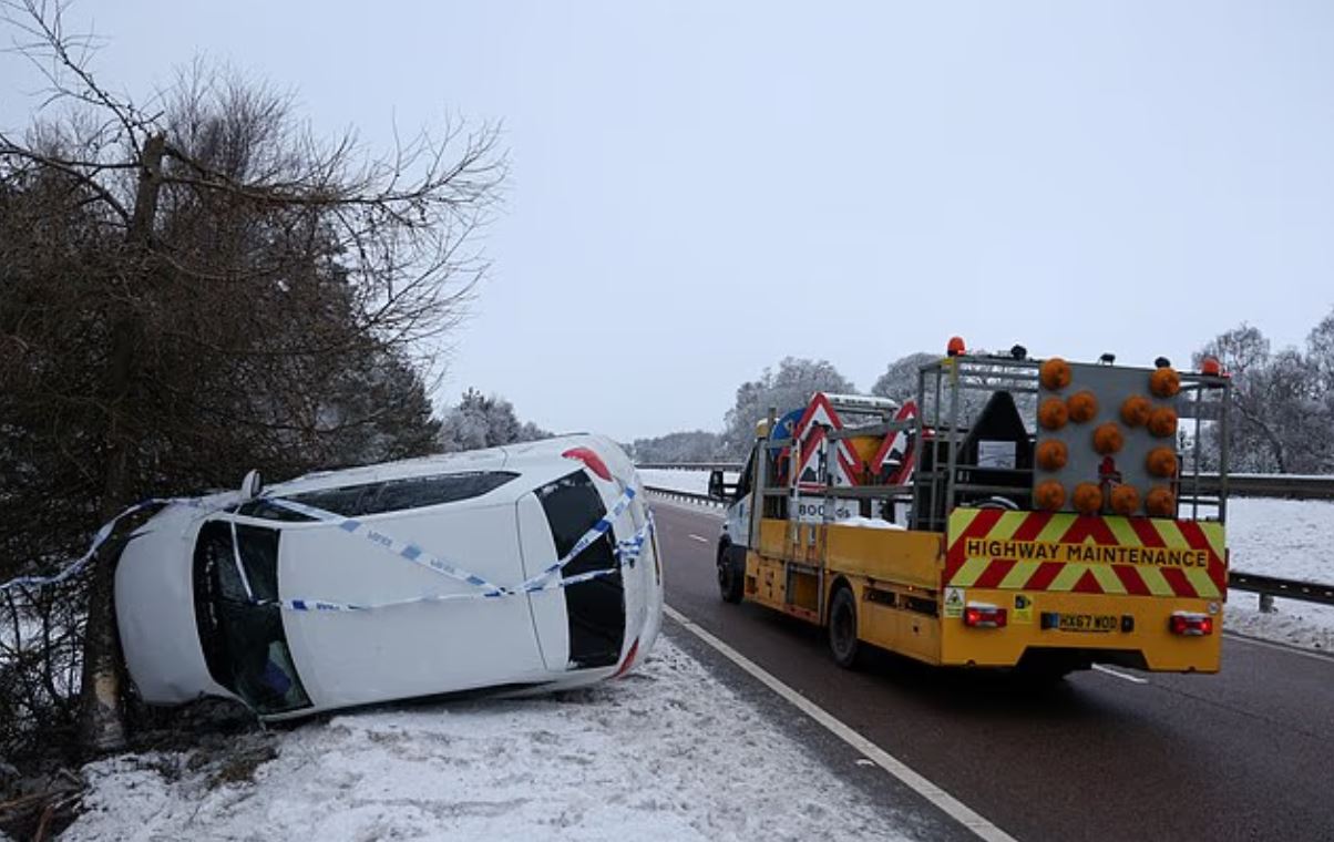 Ευρώπη: Χιλιάδες σπίτια χωρίς ρεύμα, ακυρώσεις πτήσεων, αναταραχές στις σιδηροδρομικές μεταφορές λόγω της καταιγίδας Γκορέτι