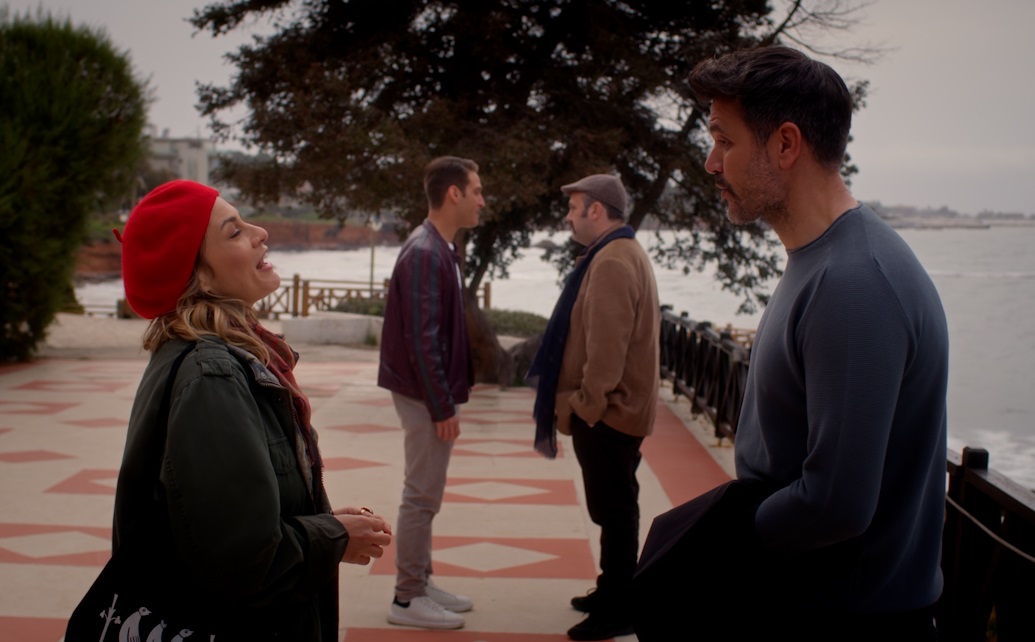 HOTΕΛ ΕΛVIRA: O Χάρι κάνει ό,τι μπορεί για να πλησιάσει ξανά την Ελβίρα