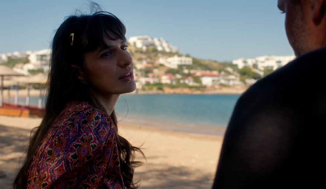 HOTΕΛ ΕΛVIRA: O Χάρι κάνει ό,τι μπορεί για να πλησιάσει ξανά την Ελβίρα